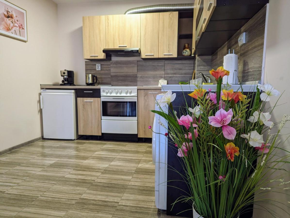 Emalena Apartment Warna Exterior foto